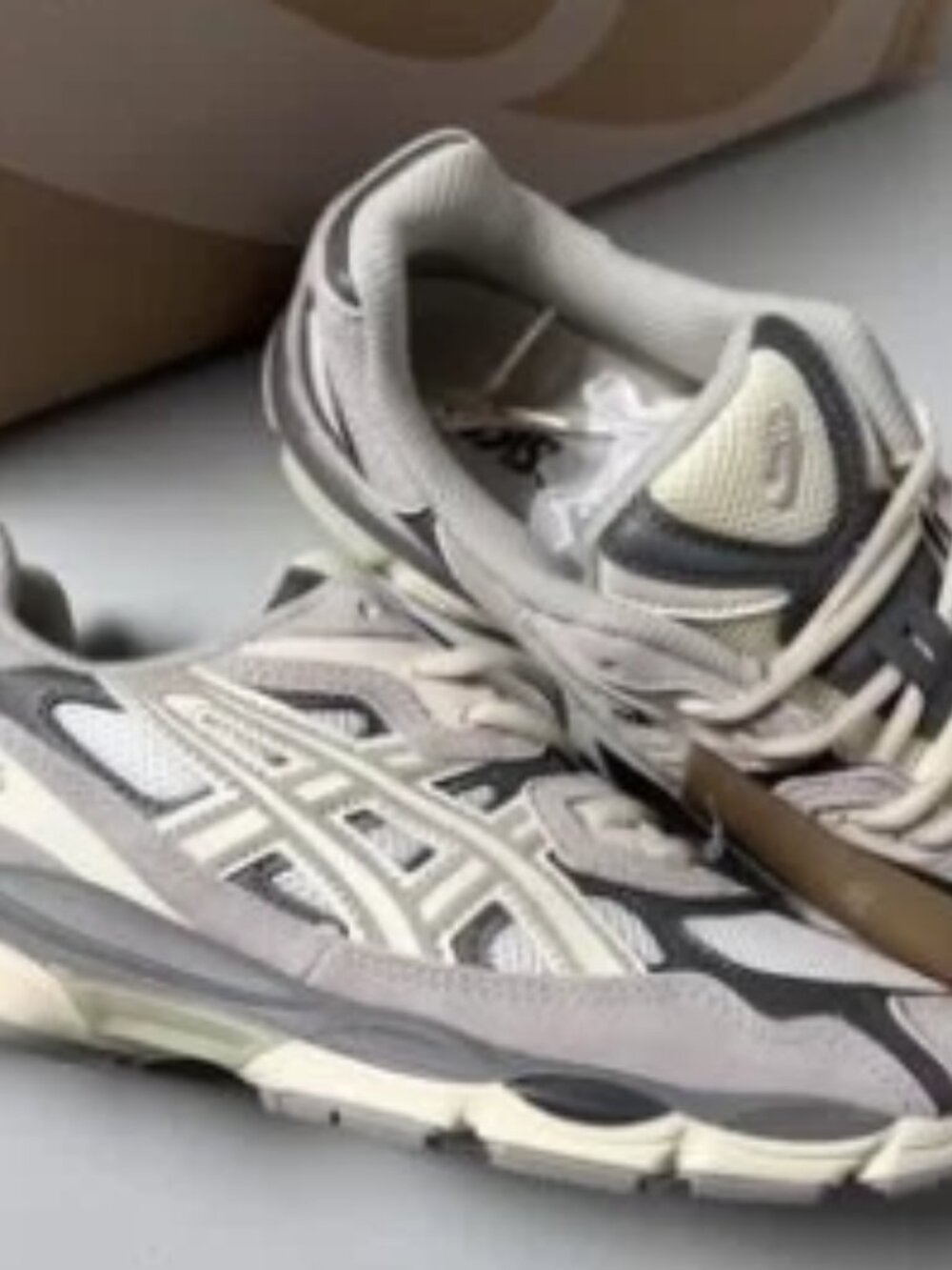 ASICS GEL-NYC Cream/Grey Sneakers